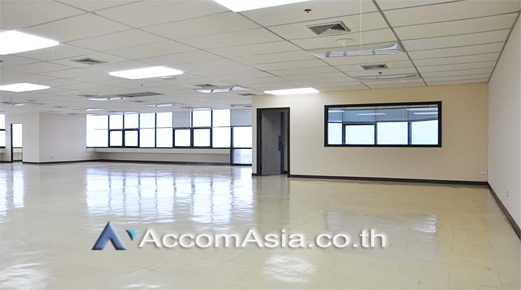  1  Office Space For Rent in Sukhumvit ,Bangkok MRT Khlong Toei - BTS Phrom Phong at Sirinrat Building AA13588
